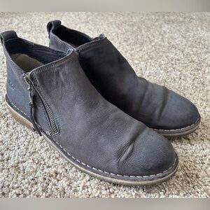 Ugg Clementine Dark Brown Booties Women’s Size 9.5 Style Number 1008703 EUC